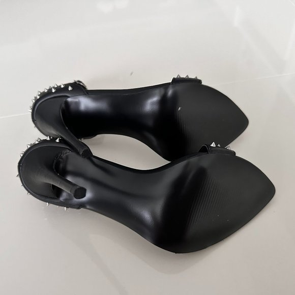 NWOT Steve Madden Leather Metal Spike Heels - Size 7  **BRAND NEW NEVER WORN** - Picture 2 of 6